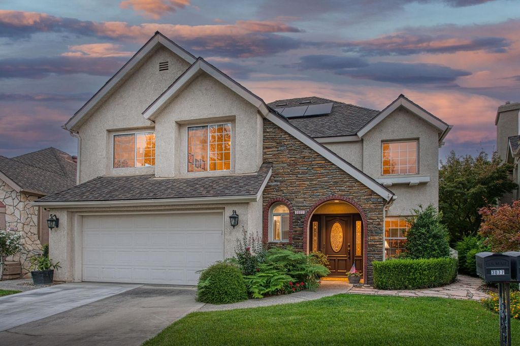 Image 1 of property listing at 3077 W Pembrook, Fresno, CA 93711