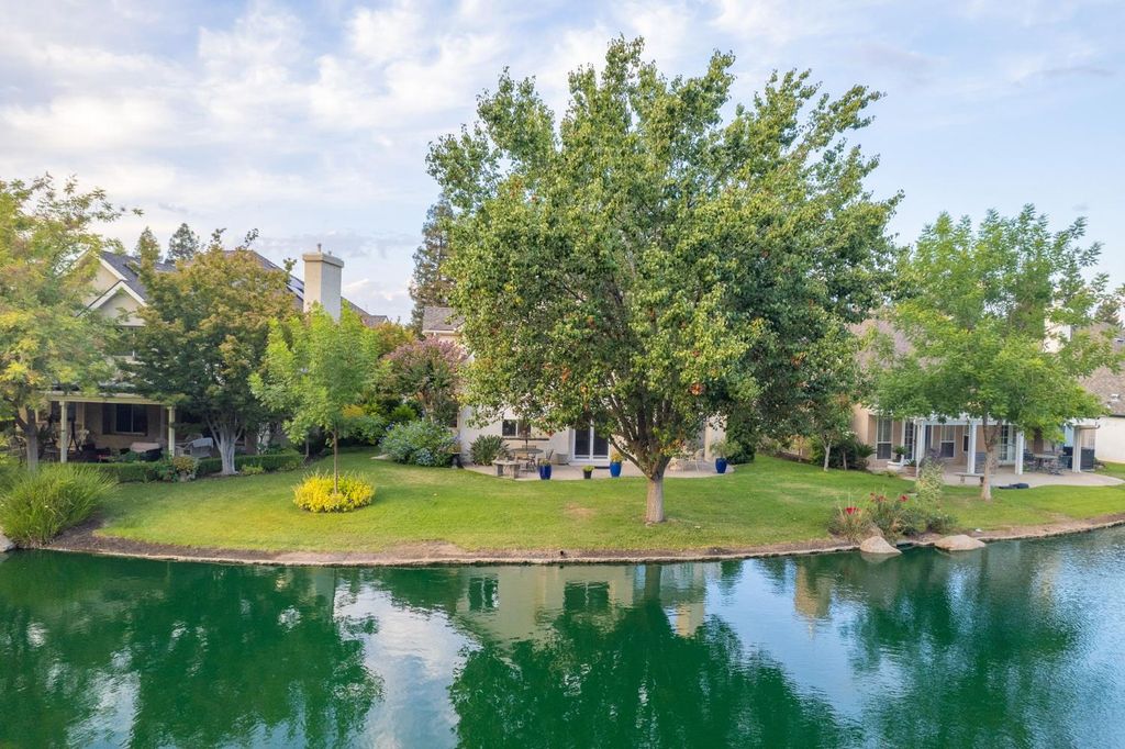 Image 11 of property listing at 3077 W Pembrook, Fresno, CA 93711