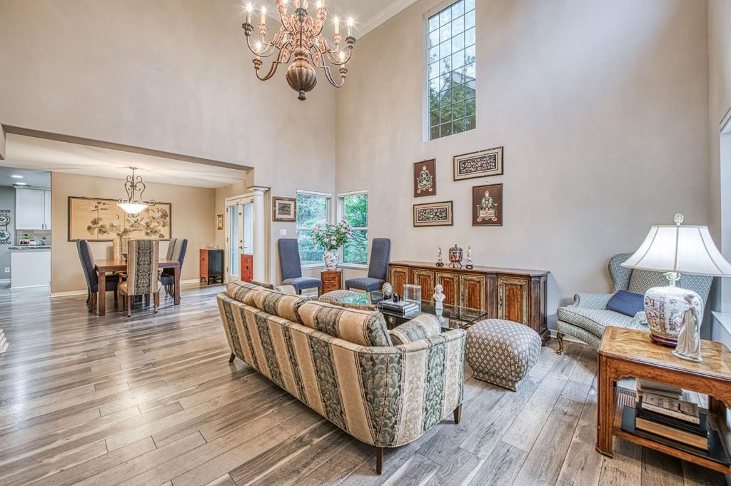 Image 14 of property listing at 3077 W Pembrook, Fresno, CA 93711