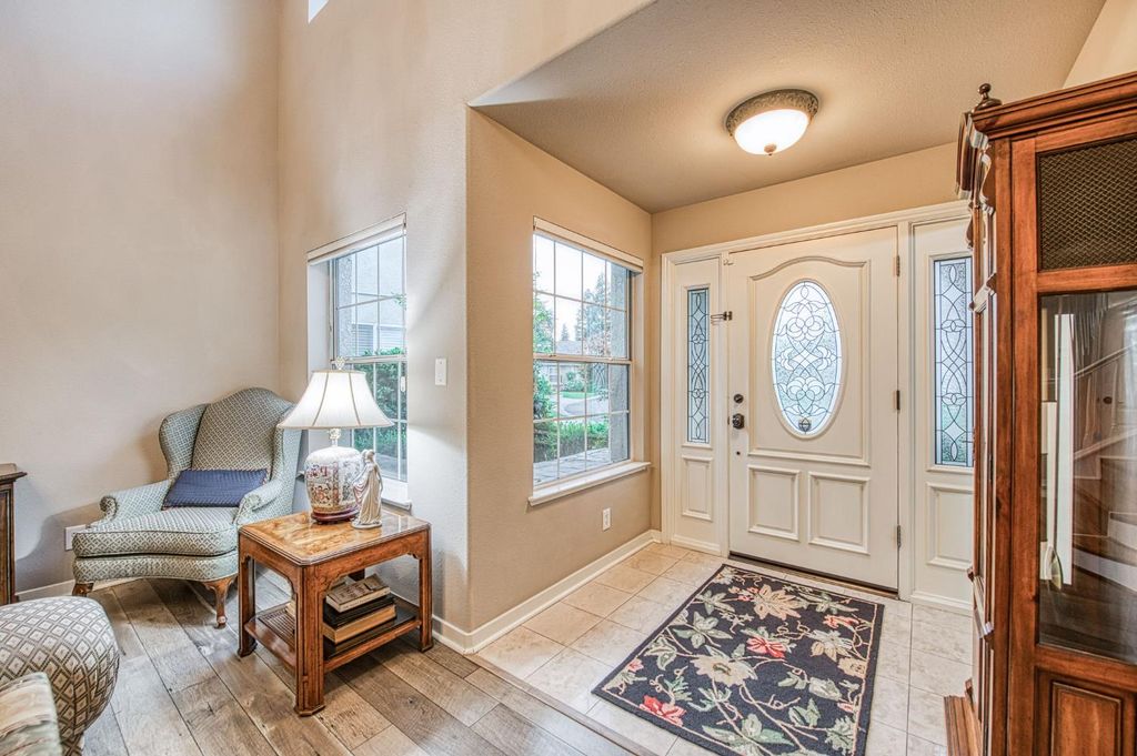 Image 16 of property listing at 3077 W Pembrook, Fresno, CA 93711