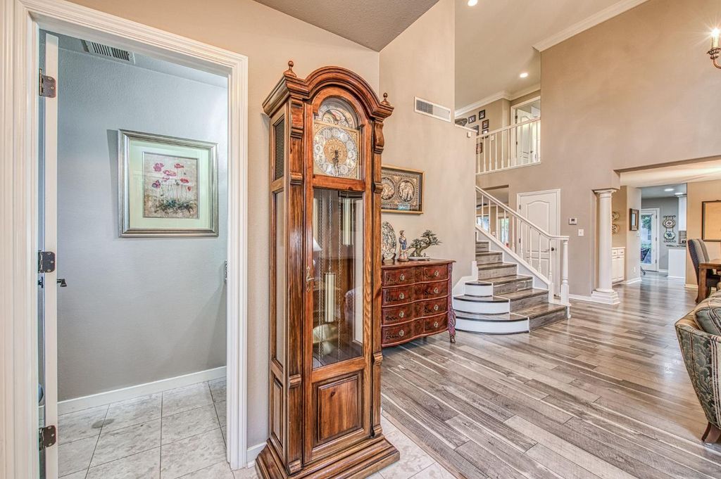 Image 17 of property listing at 3077 W Pembrook, Fresno, CA 93711