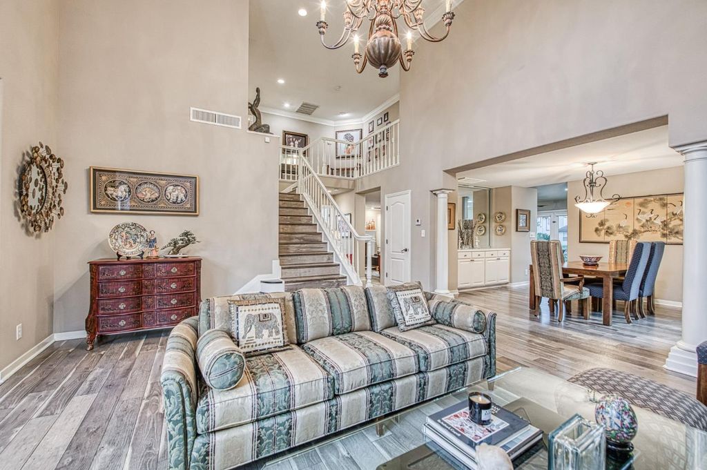 Image 19 of property listing at 3077 W Pembrook, Fresno, CA 93711