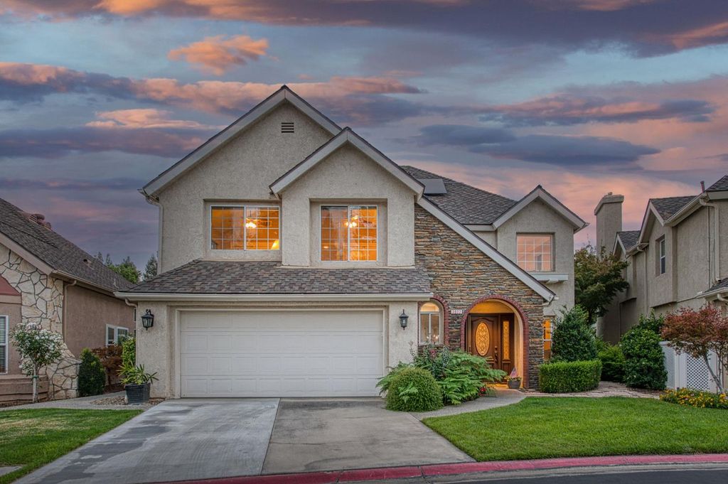 Image 2 of property listing at 3077 W Pembrook, Fresno, CA 93711