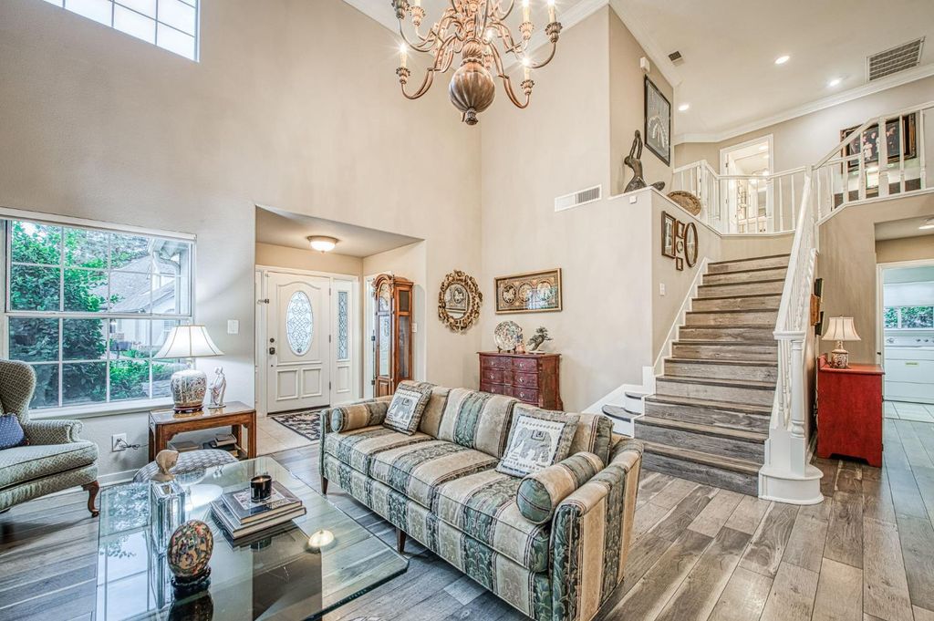 Image 20 of property listing at 3077 W Pembrook, Fresno, CA 93711