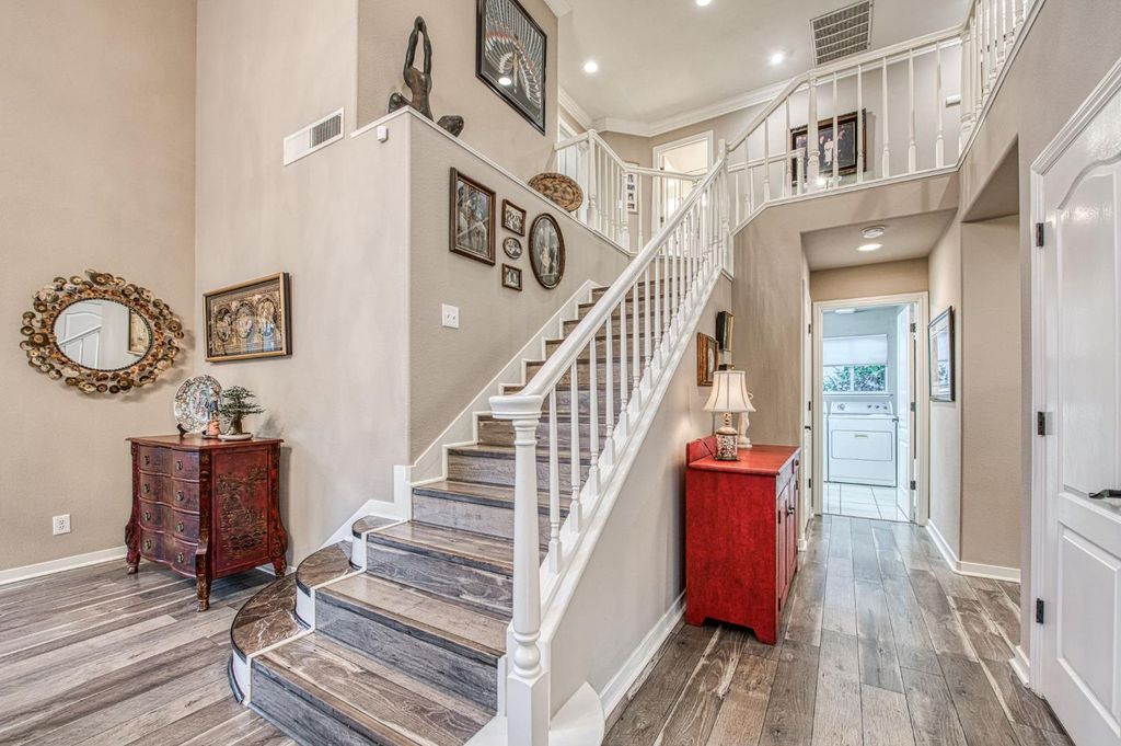 Image 21 of property listing at 3077 W Pembrook, Fresno, CA 93711