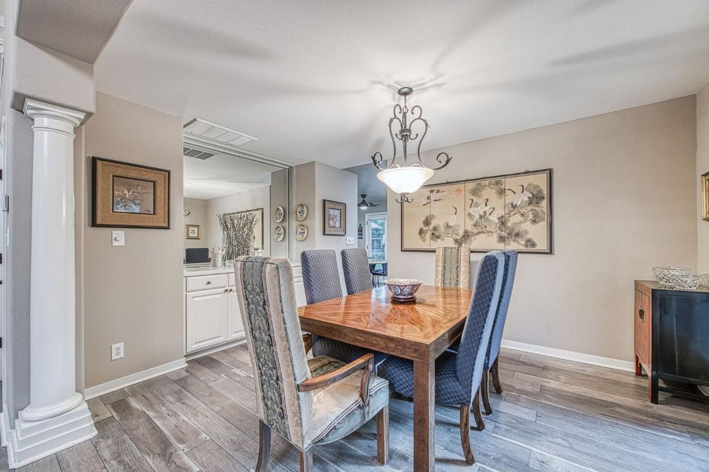 Image 22 of property listing at 3077 W Pembrook, Fresno, CA 93711