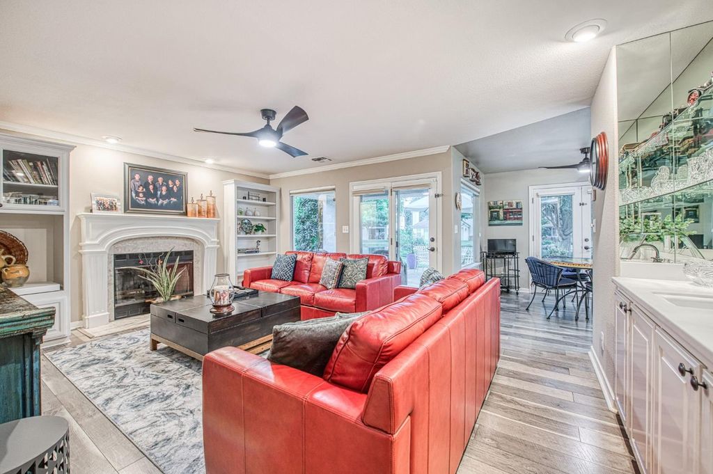 Image 25 of property listing at 3077 W Pembrook, Fresno, CA 93711