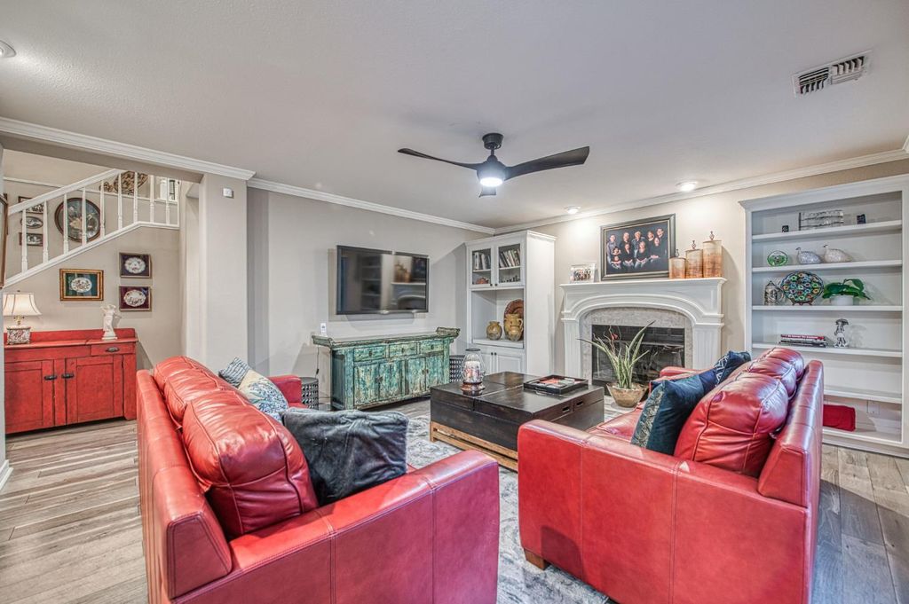 Image 26 of property listing at 3077 W Pembrook, Fresno, CA 93711