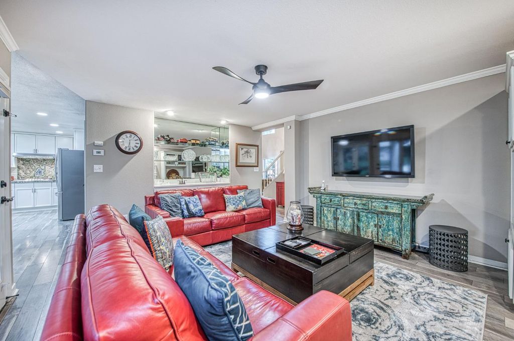 Image 27 of property listing at 3077 W Pembrook, Fresno, CA 93711