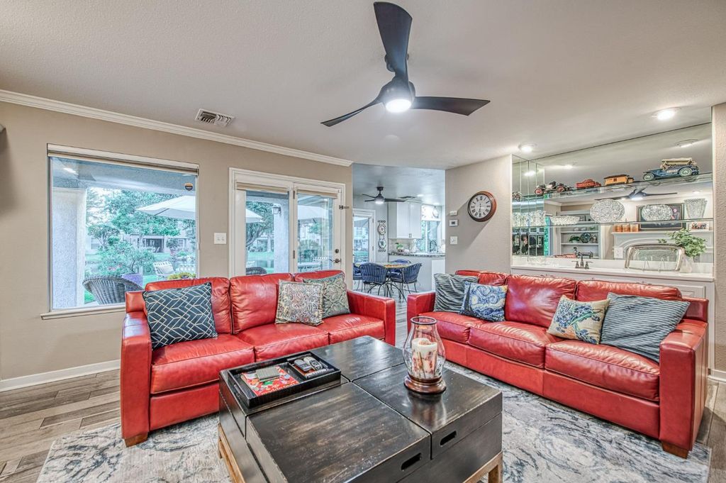 Image 28 of property listing at 3077 W Pembrook, Fresno, CA 93711