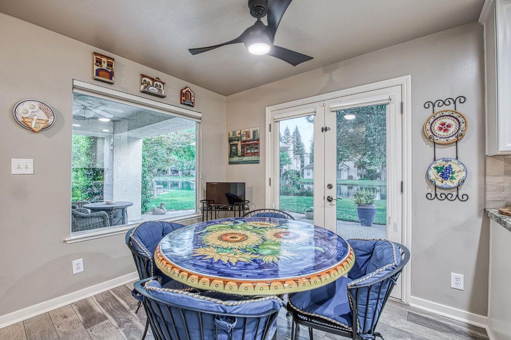 Image 31 of property listing at 3077 W Pembrook, Fresno, CA 93711