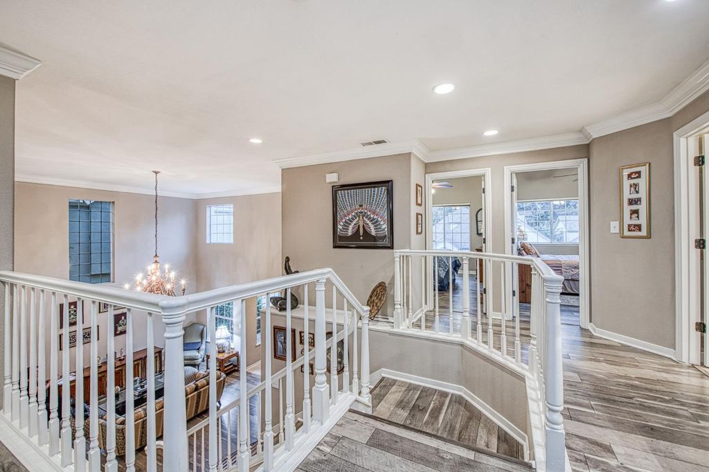 Image 37 of property listing at 3077 W Pembrook, Fresno, CA 93711