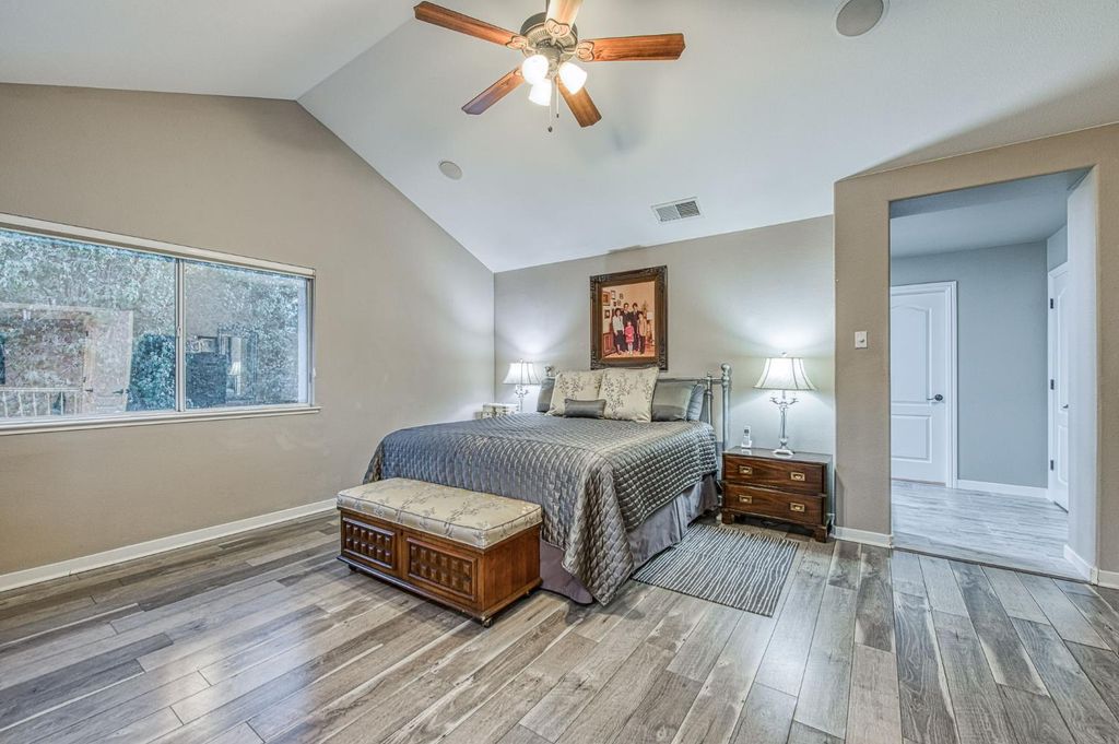 Image 38 of property listing at 3077 W Pembrook, Fresno, CA 93711