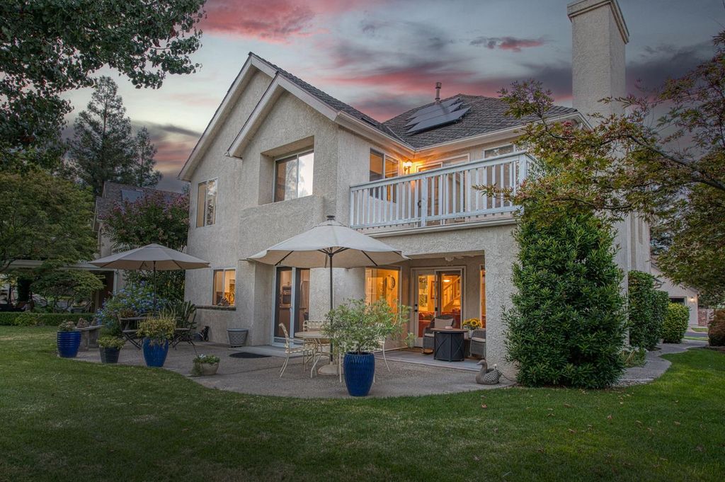 Image 4 of property listing at 3077 W Pembrook, Fresno, CA 93711