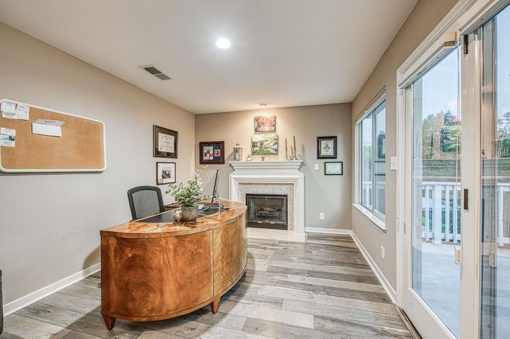 Image 43 of property listing at 3077 W Pembrook, Fresno, CA 93711