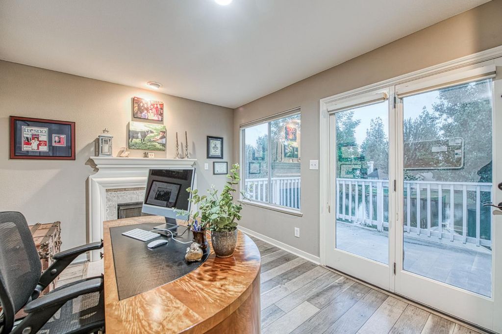 Image 45 of property listing at 3077 W Pembrook, Fresno, CA 93711