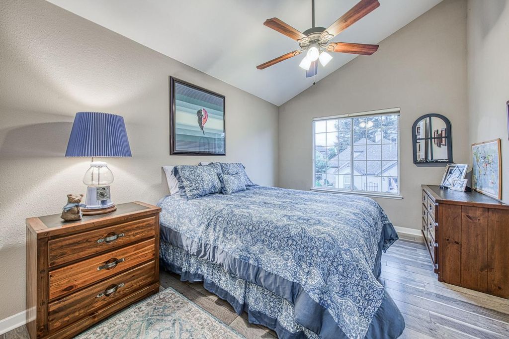 Image 47 of property listing at 3077 W Pembrook, Fresno, CA 93711