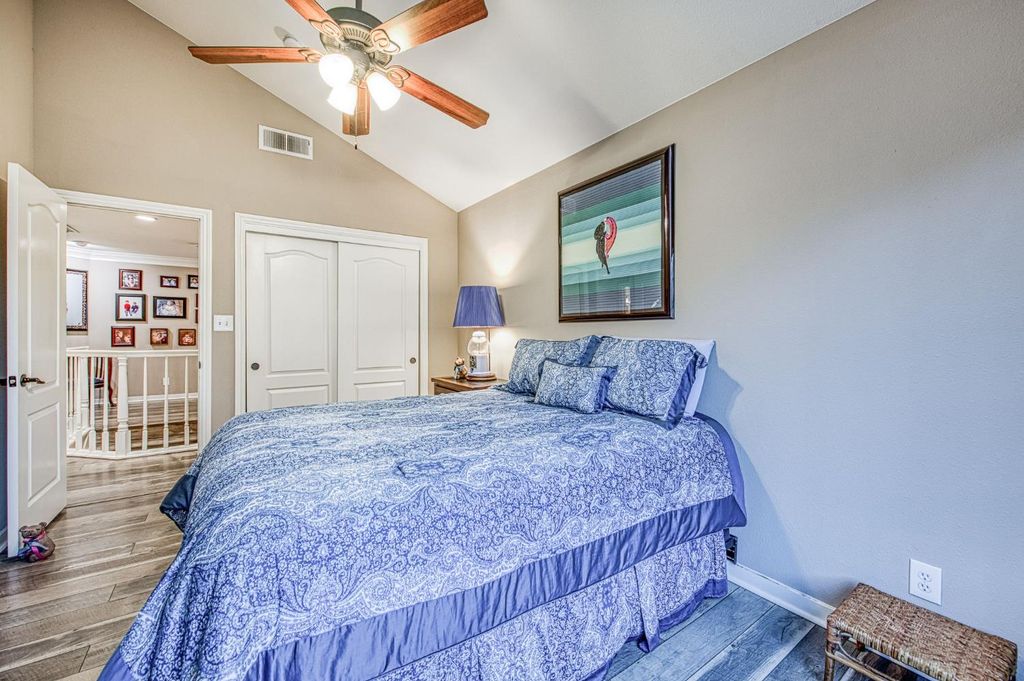 Image 48 of property listing at 3077 W Pembrook, Fresno, CA 93711