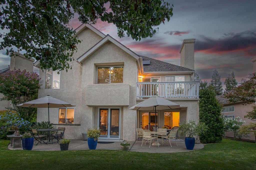 Image 5 of property listing at 3077 W Pembrook, Fresno, CA 93711