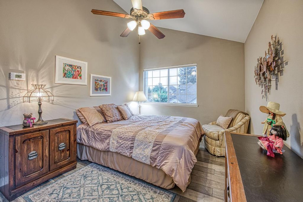 Image 51 of property listing at 3077 W Pembrook, Fresno, CA 93711