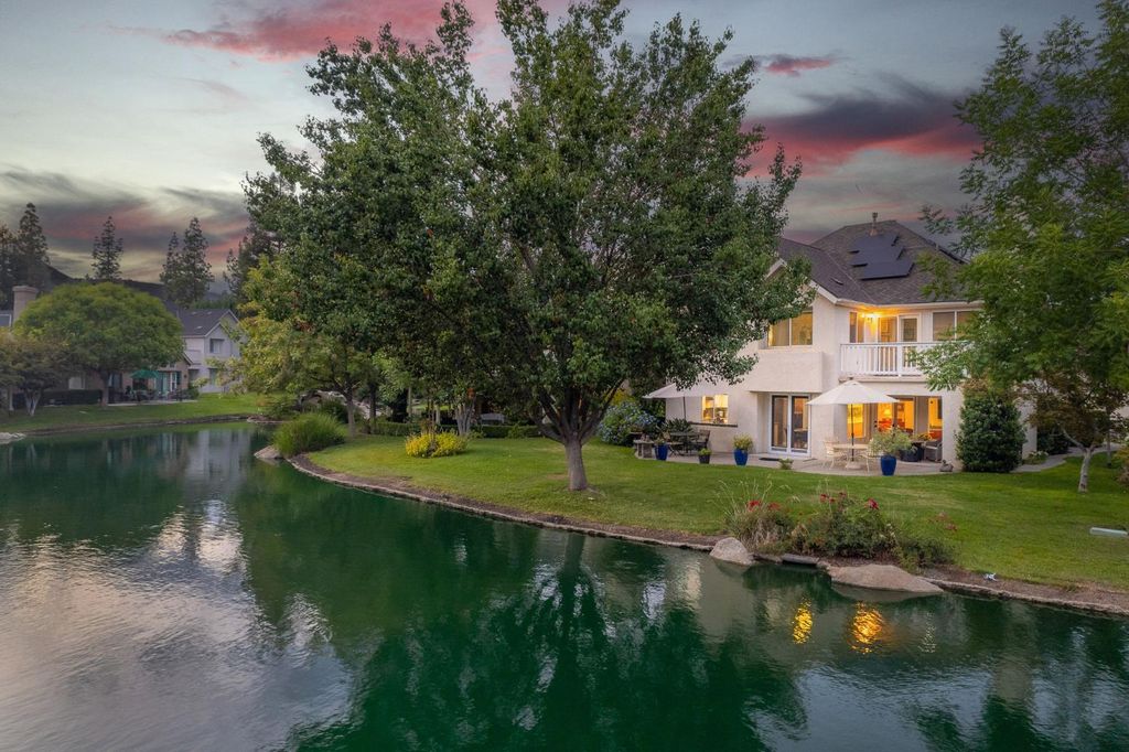 Image 55 of property listing at 3077 W Pembrook, Fresno, CA 93711