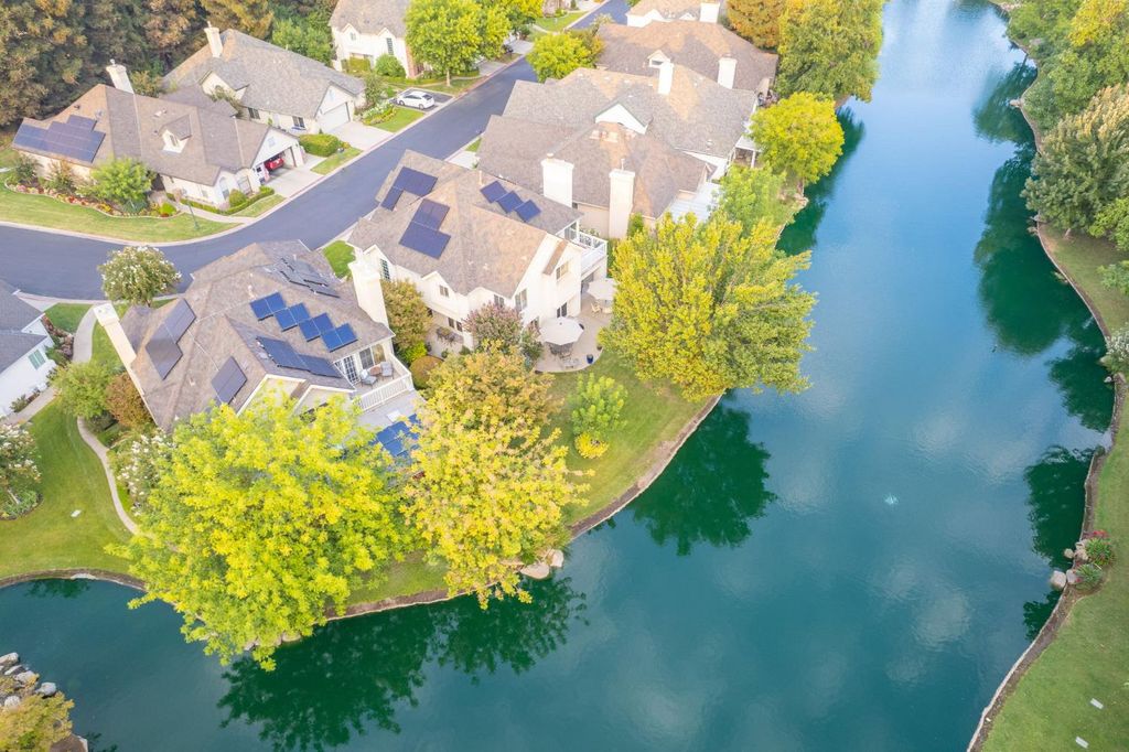 Image 56 of property listing at 3077 W Pembrook, Fresno, CA 93711