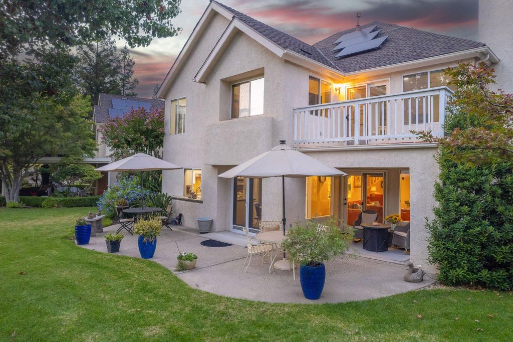 Image 6 of property listing at 3077 W Pembrook, Fresno, CA 93711