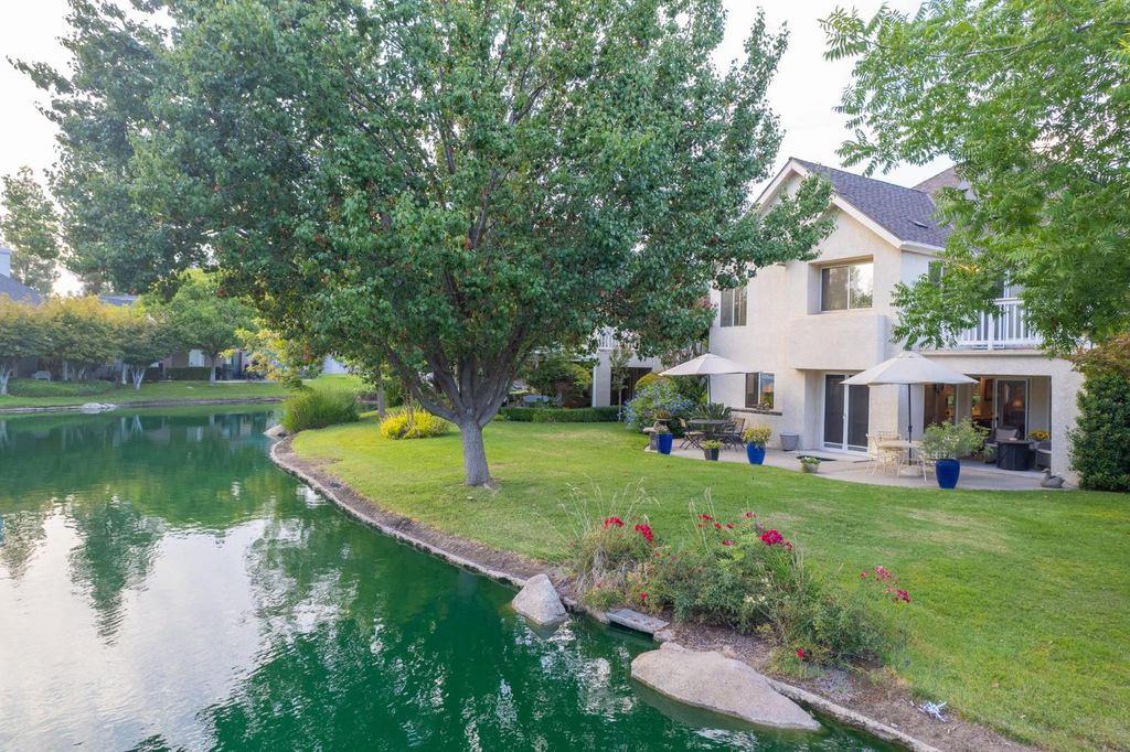 Image 7 of property listing at 3077 W Pembrook, Fresno, CA 93711