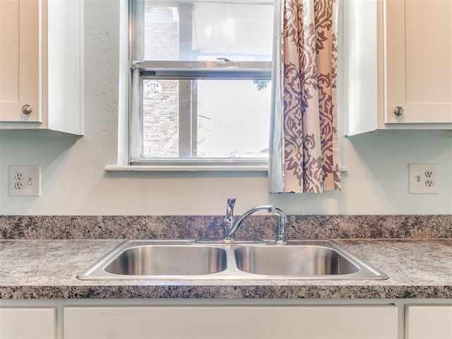 6704 N Meridian Avenue e, Oklahoma City, OK 73116