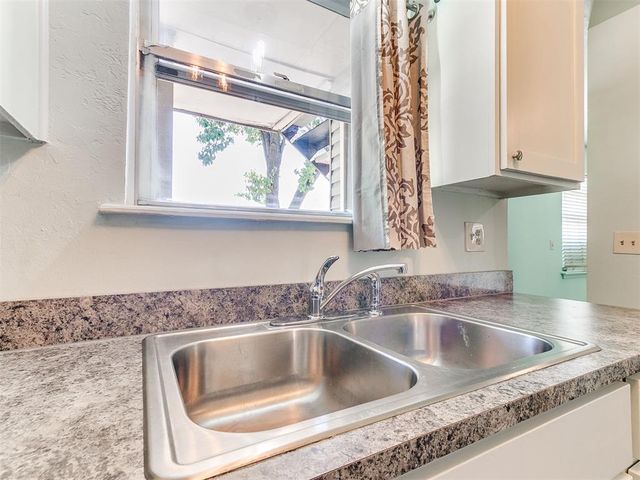 6704 N Meridian Avenue e, Oklahoma City, OK 73116