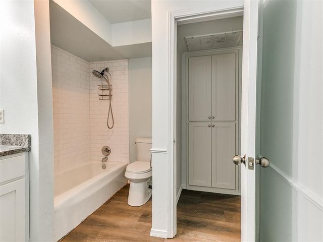 6704 N Meridian Avenue e, Oklahoma City, OK 73116