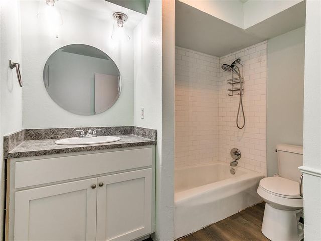 6704 N Meridian Avenue e, Oklahoma City, OK 73116