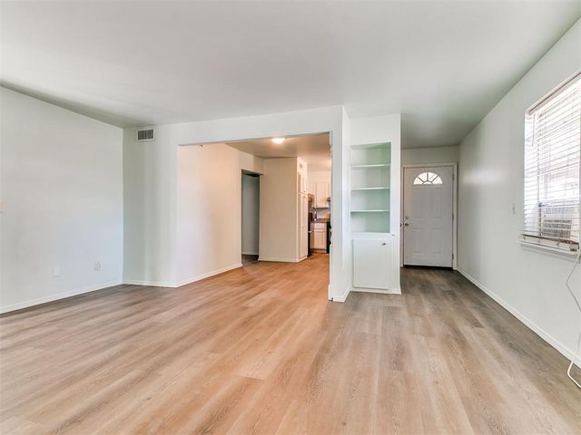 6704 N Meridian Avenue e, Oklahoma City, OK 73116