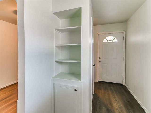 6704 N Meridian Avenue e, Oklahoma City, OK 73116