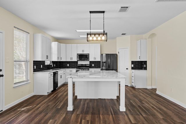 2015 Angelique CT, Leander, TX 78641