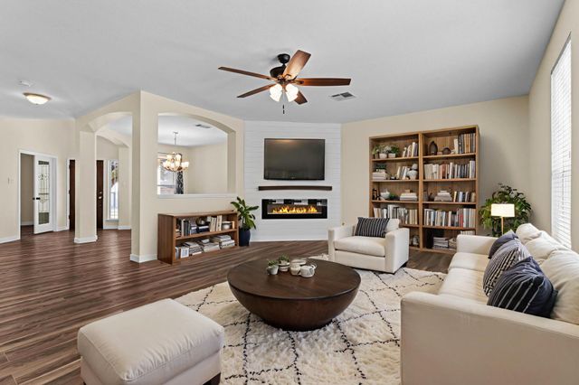 2015 Angelique CT, Leander, TX 78641