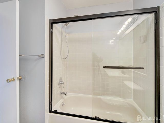 130 Applegate Lane, East Brunswick, NJ 08816