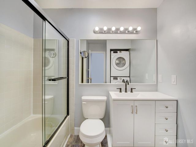 130 Applegate Lane, East Brunswick, NJ 08816