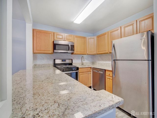 130 Applegate Lane, East Brunswick, NJ 08816