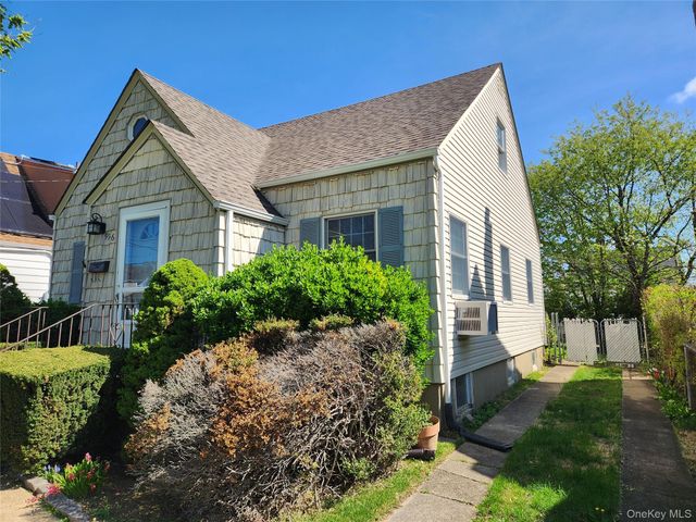 956 Cherry Lane, Floral Park, NY 11001