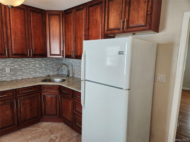956 Cherry Lane, Floral Park, NY 11001