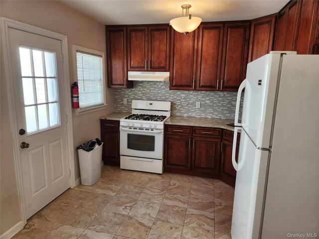 956 Cherry Lane, Floral Park, NY 11001