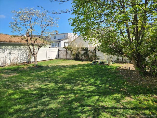 956 Cherry Lane, Floral Park, NY 11001