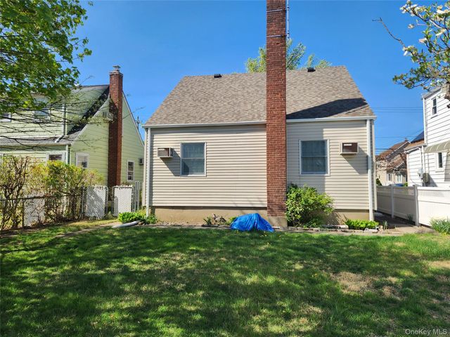 956 Cherry Lane, Floral Park, NY 11001
