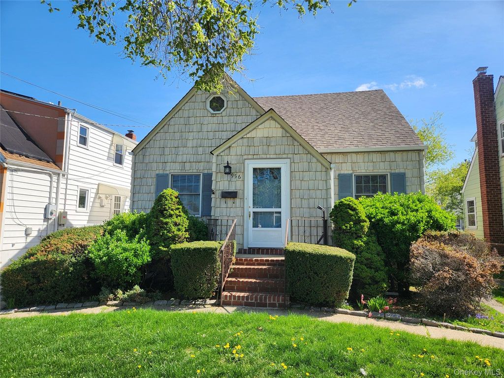 956 Cherry Lane, Floral Park, NY 11001