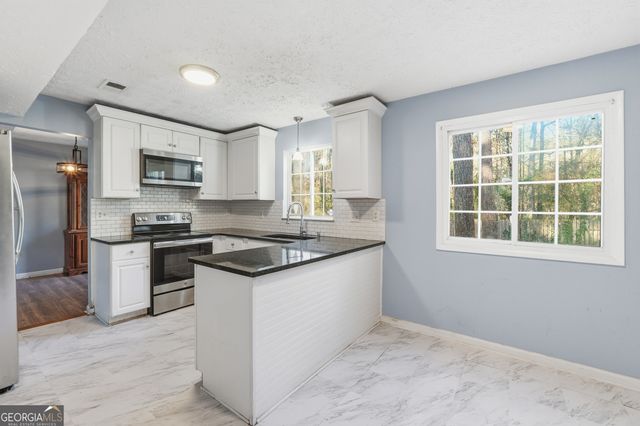 4828 Oak Path, Stone Mountain, GA 30088