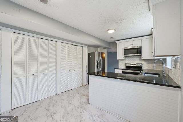 4828 Oak Path, Stone Mountain, GA 30088