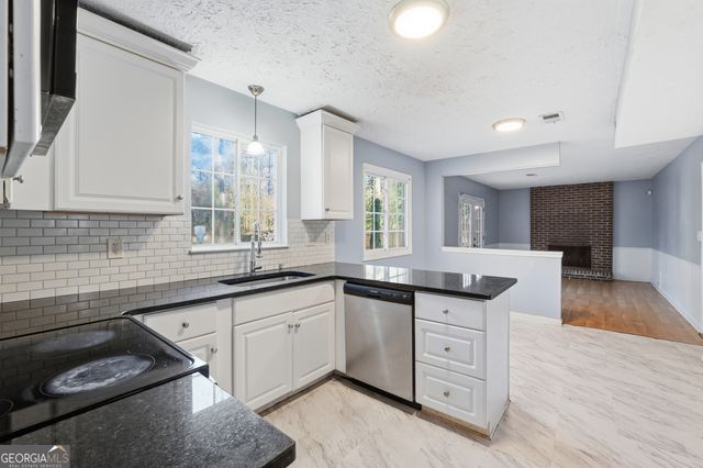 4828 Oak Path, Stone Mountain, GA 30088