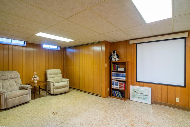 30607 Lorraine Avenue, Warren, MI 48093