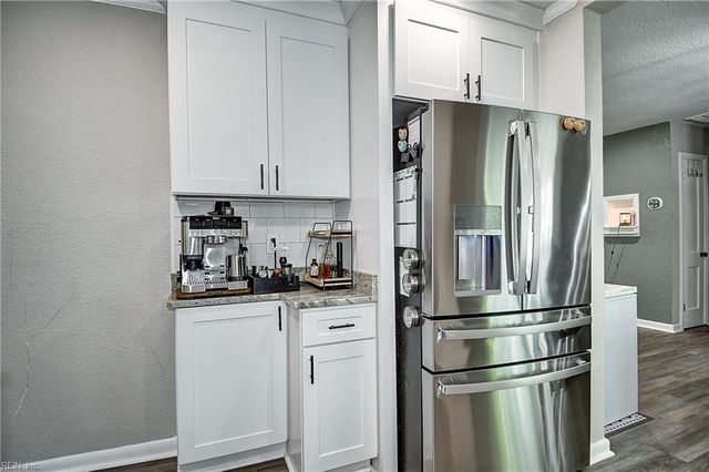 1752 Garden DR, Virginia Beach, VA 23454